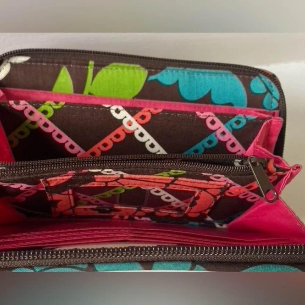 NWOT Vera Bradley Lola Zip Around Wallet Floral Wallet Pink Green Brown Retired - Picture 2 of 2